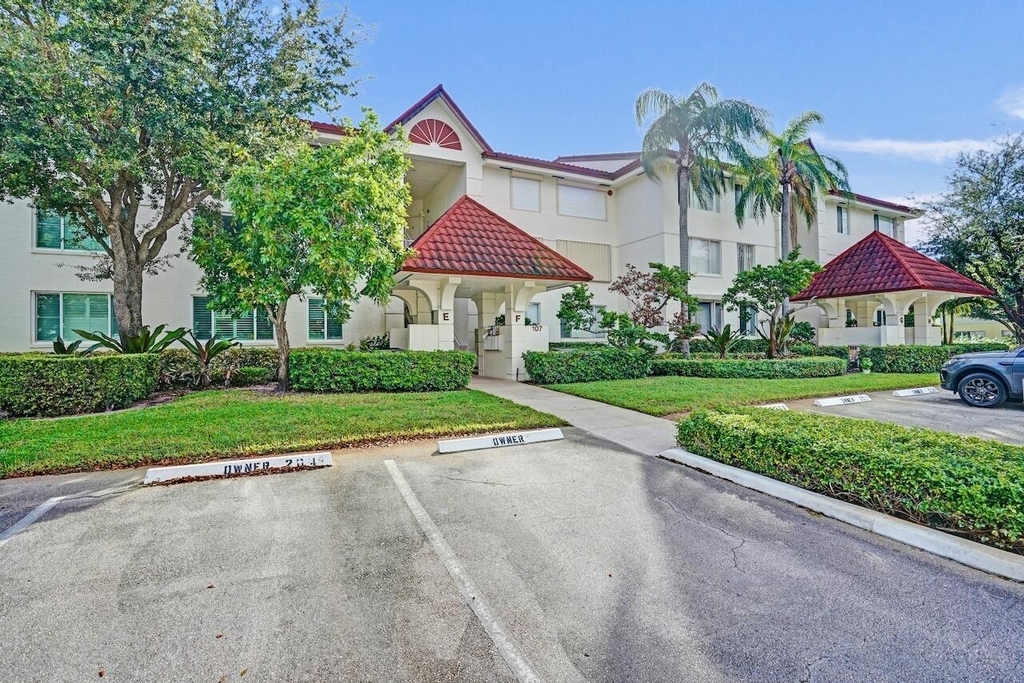 107 Half Moon Circle - Photo 4
