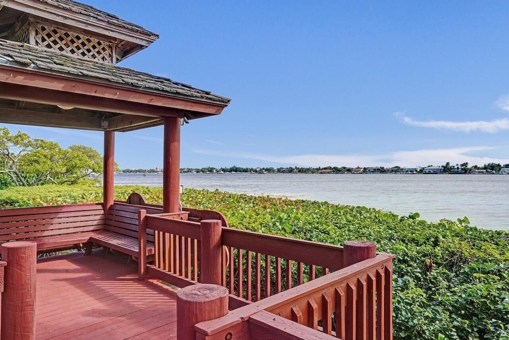 107 Half Moon Circle - Photo 0