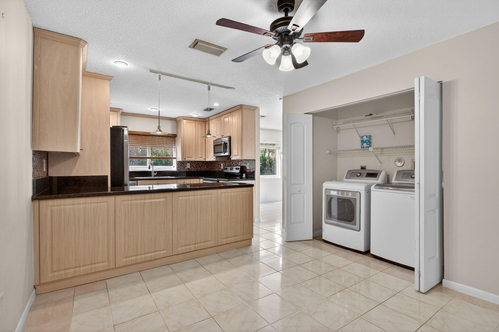 9812 Nw 2nd Court - Photo 7