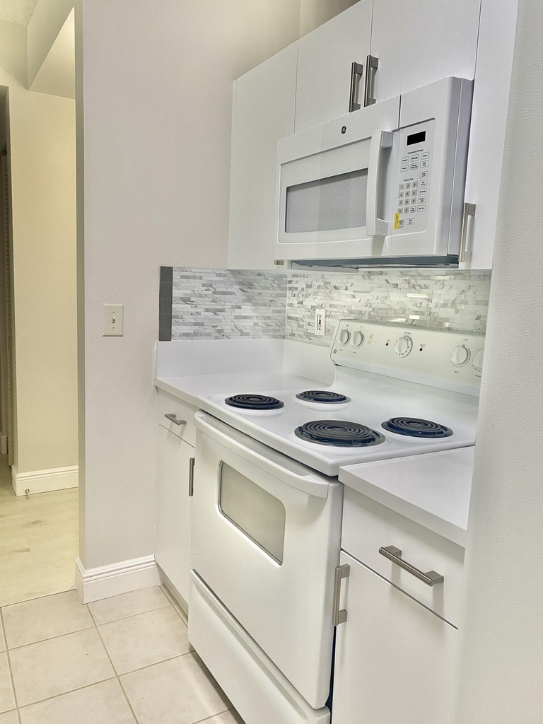 630 S Sapodilla Avenue - Photo 8