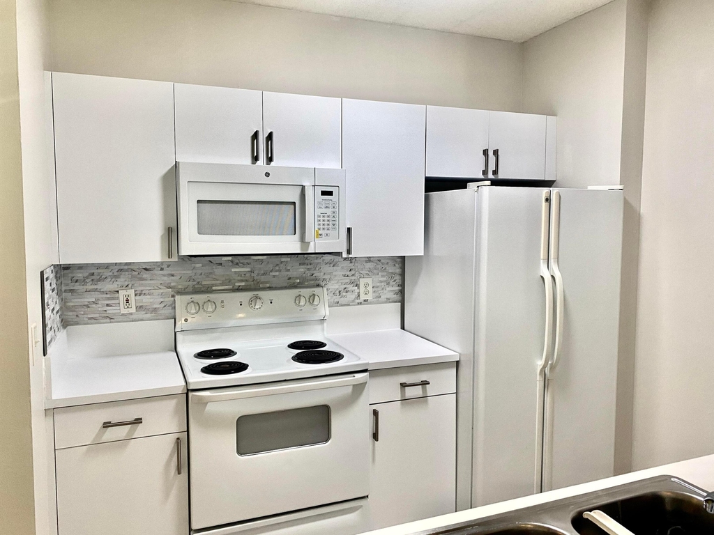 630 S Sapodilla Avenue - Photo 3