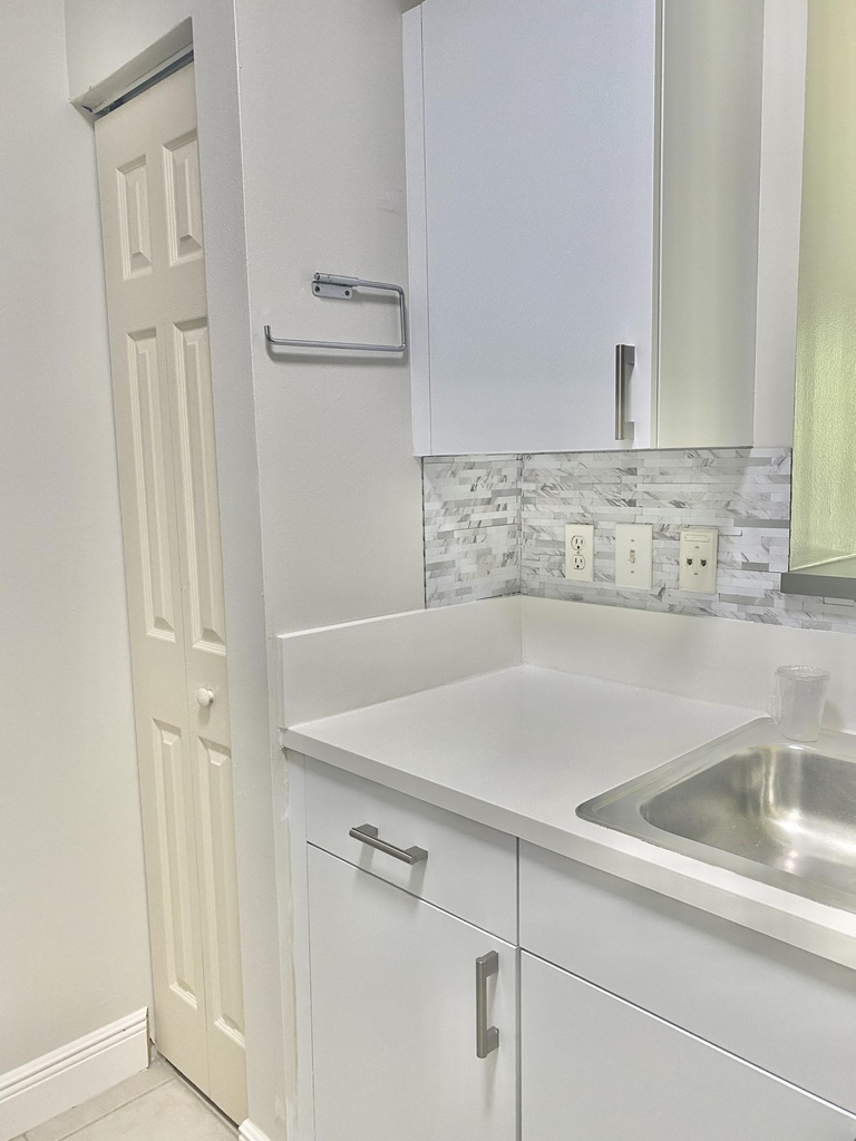630 S Sapodilla Avenue - Photo 10