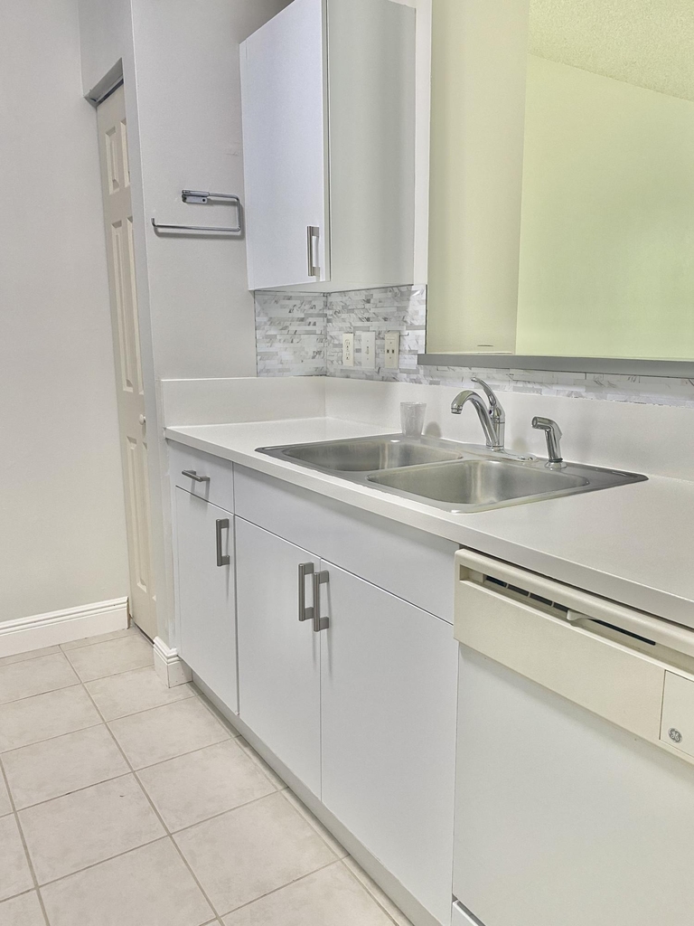 630 S Sapodilla Avenue - Photo 11