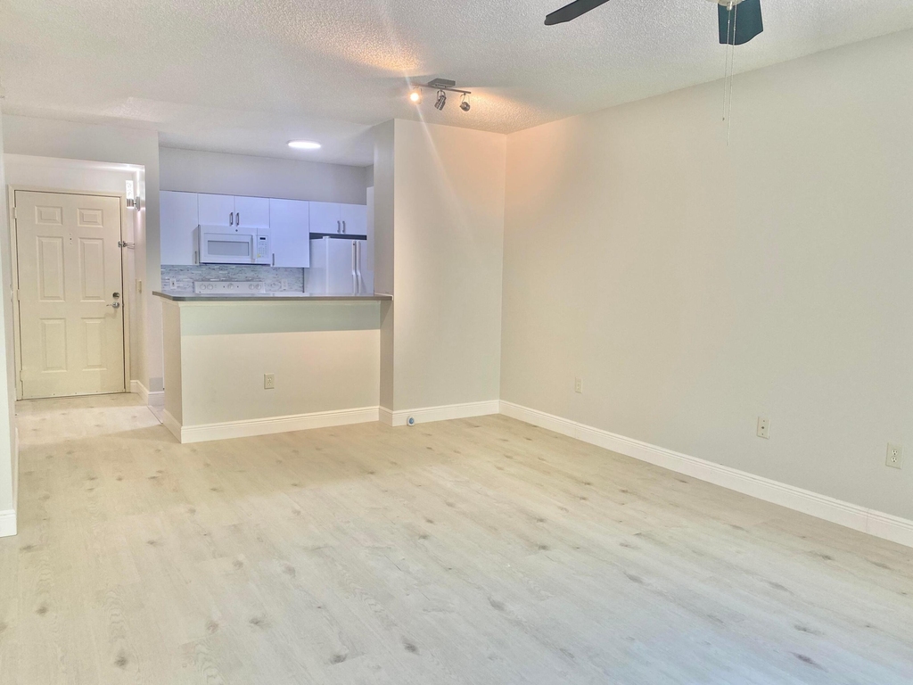630 S Sapodilla Avenue - Photo 4