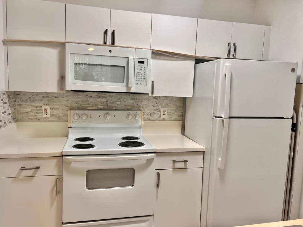 630 S Sapodilla Avenue - Photo 2