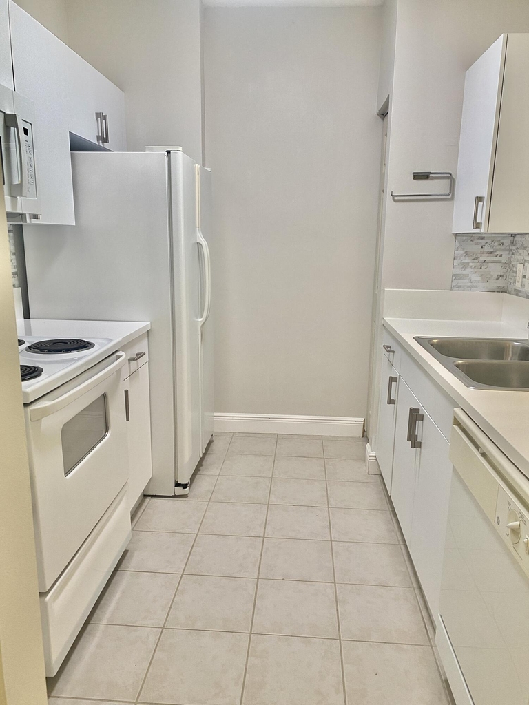 630 S Sapodilla Avenue - Photo 7