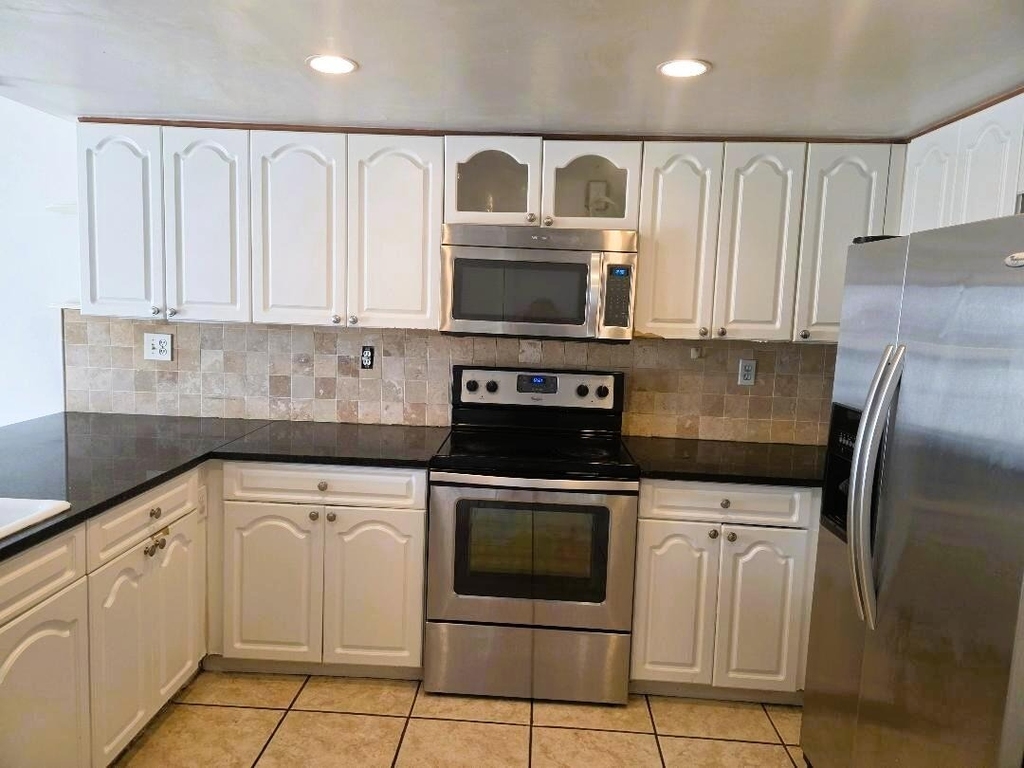 9187 Fontainebleau Boulevard - Photo 3