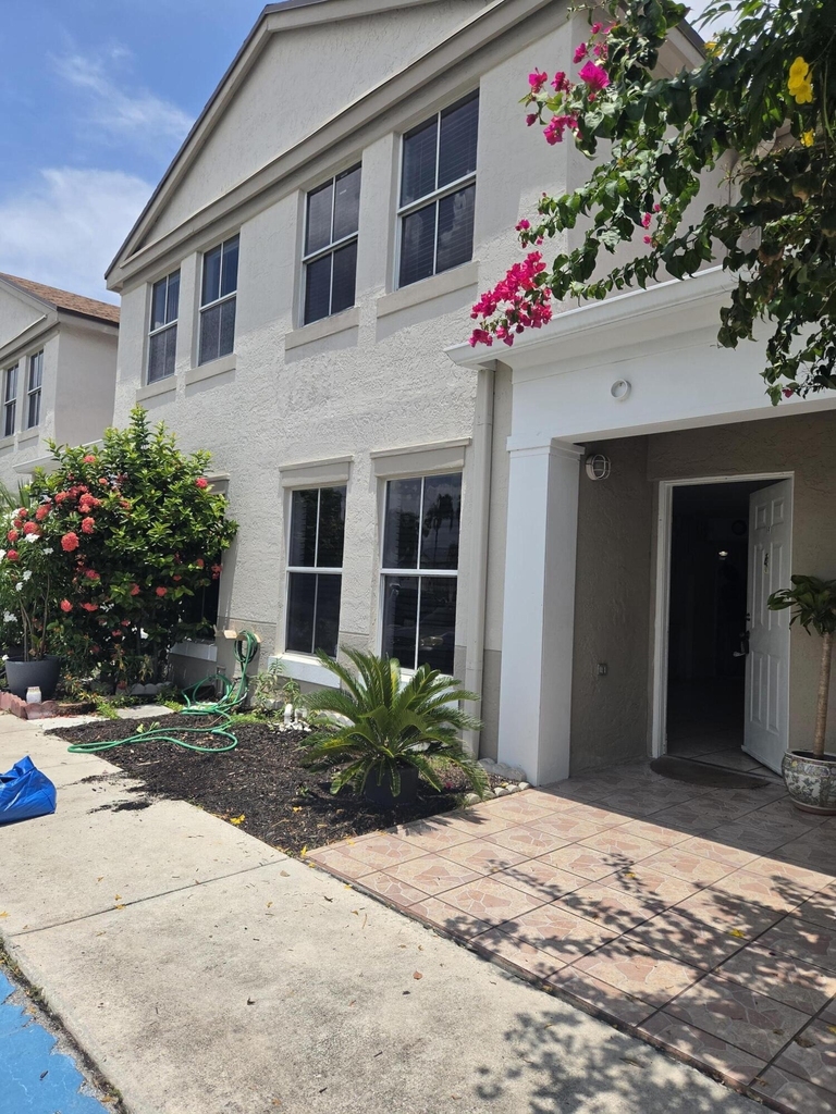 9187 Fontainebleau Boulevard - Photo 0