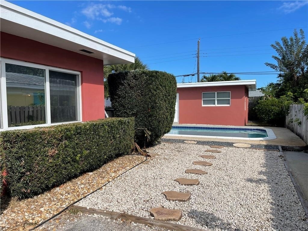 616 Ne 11th Avenue - Photo 2