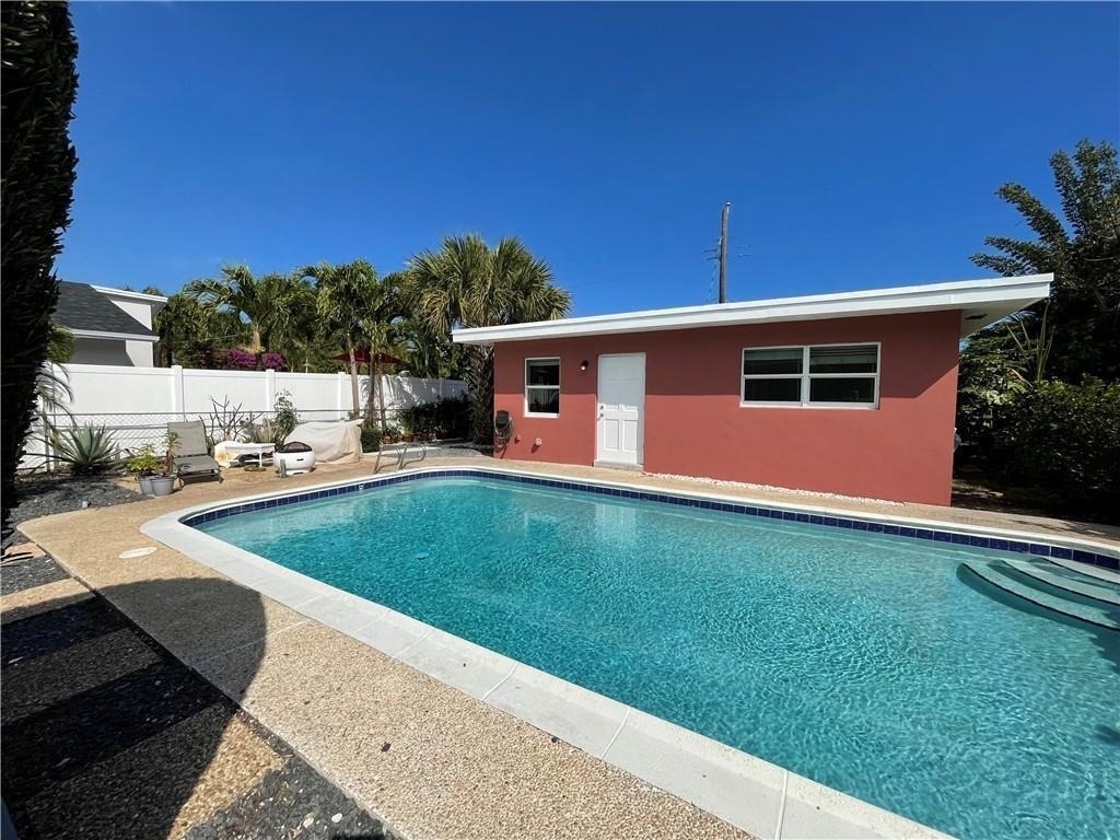 616 Ne 11th Avenue - Photo 0