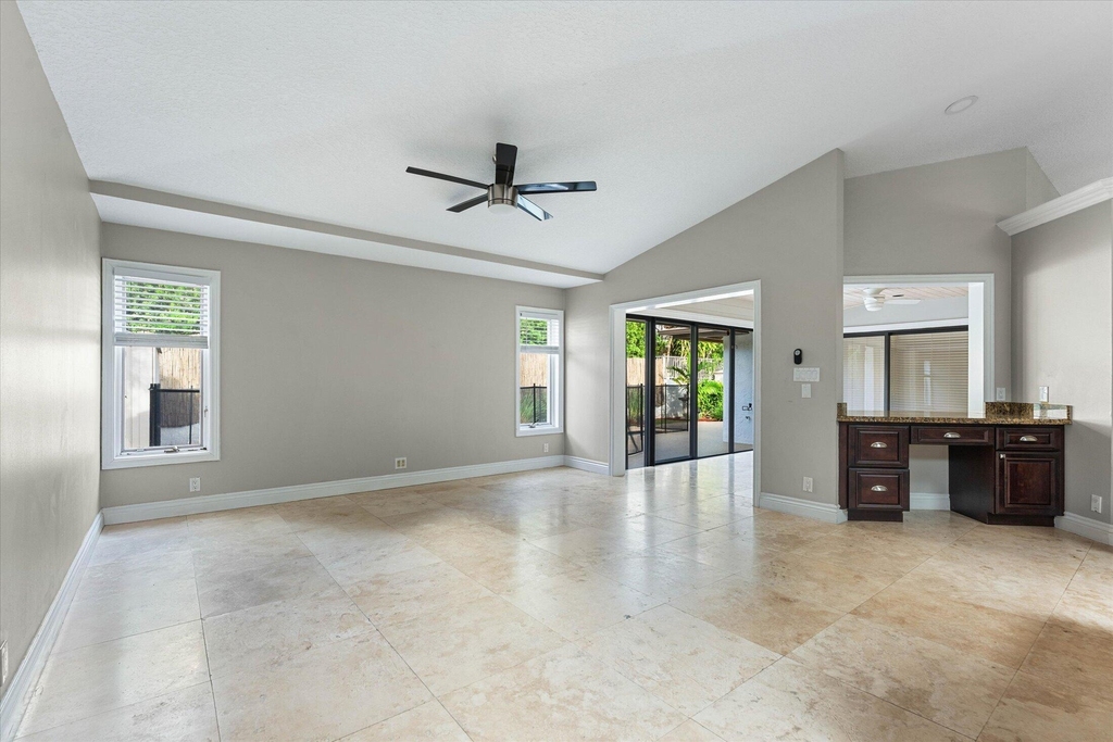 1598 Sw 5th Avenue - Photo 12