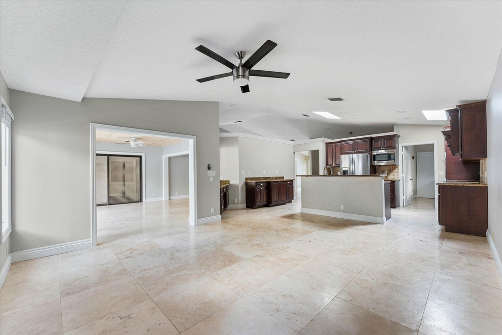 1598 Sw 5th Avenue - Photo 13