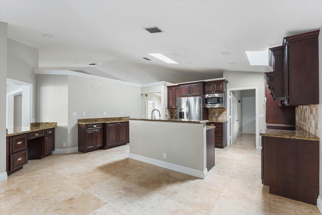 1598 Sw 5th Avenue - Photo 11