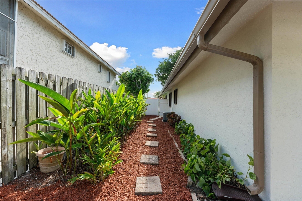 1598 Sw 5th Avenue - Photo 28