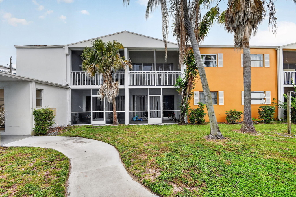 1505 Crescent Circle - Photo 0