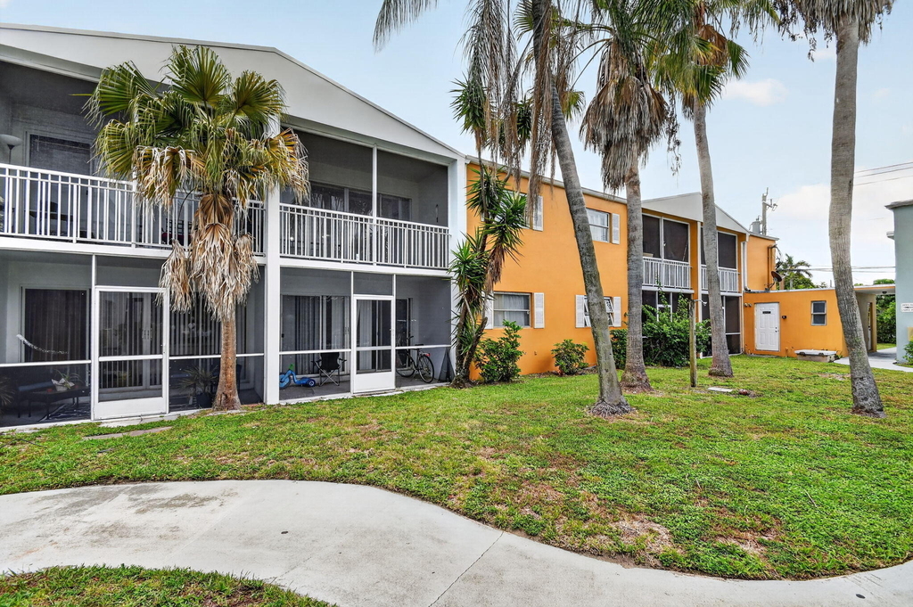 1505 Crescent Circle - Photo 4