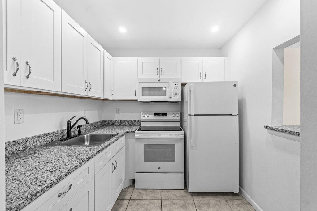 52 Kingswood C - Photo 3