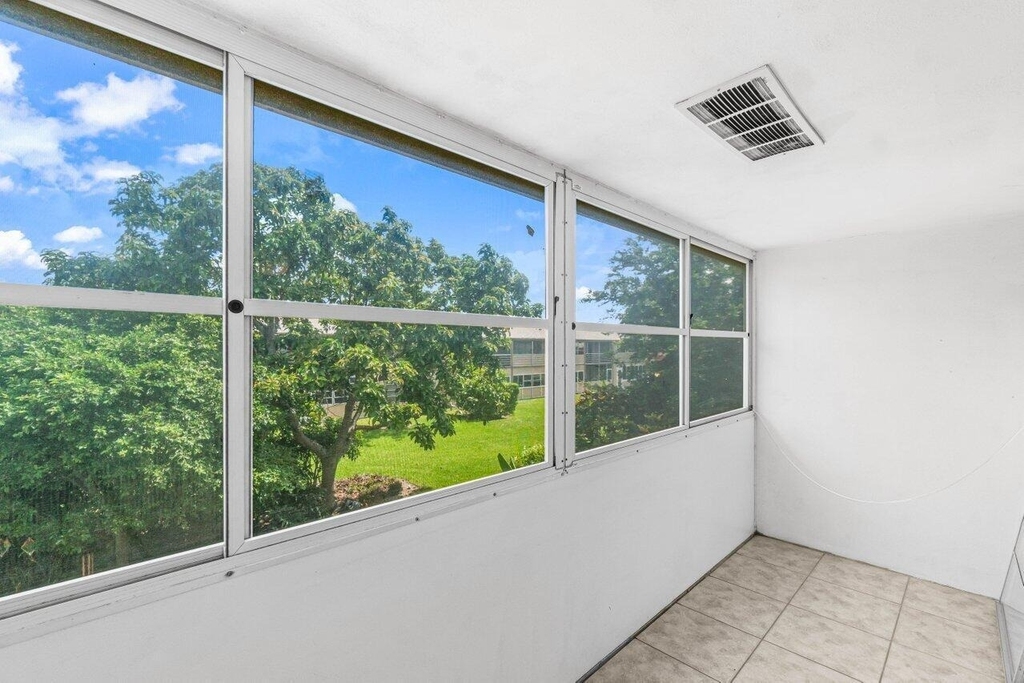 52 Kingswood C - Photo 17