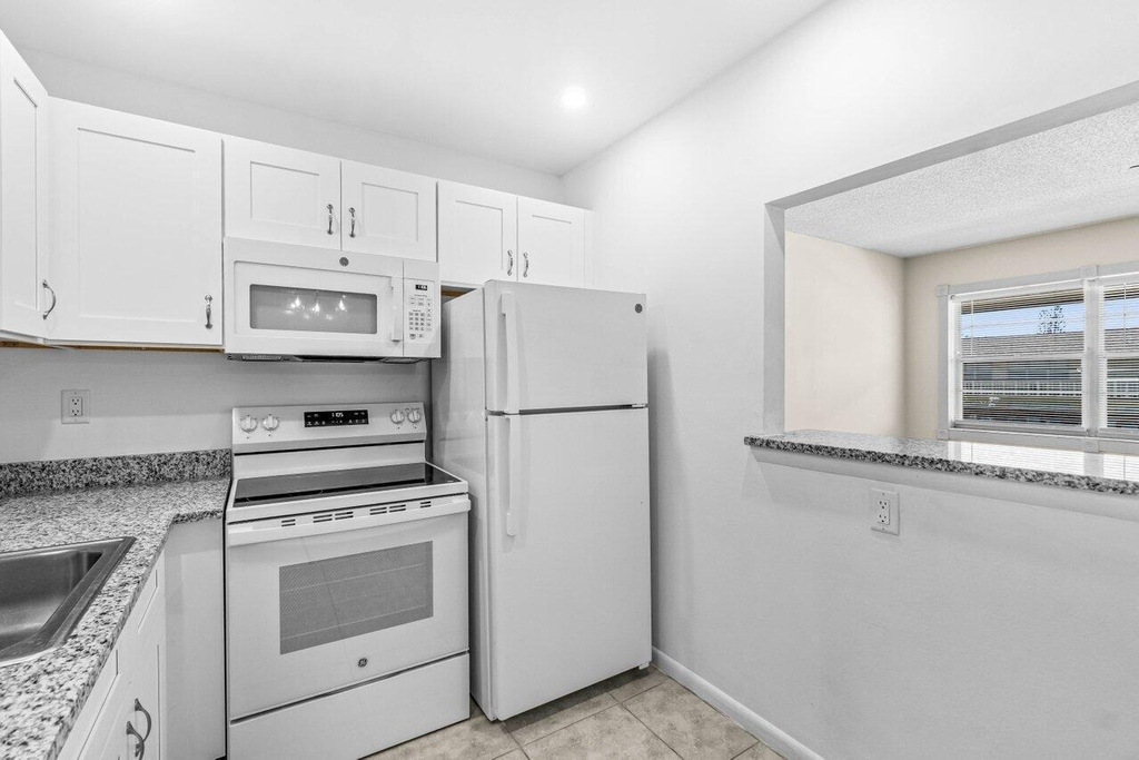 52 Kingswood C - Photo 4