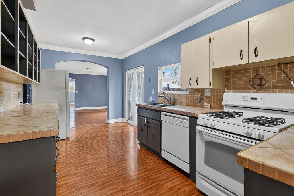 1005 Selkirk Street - Photo 14