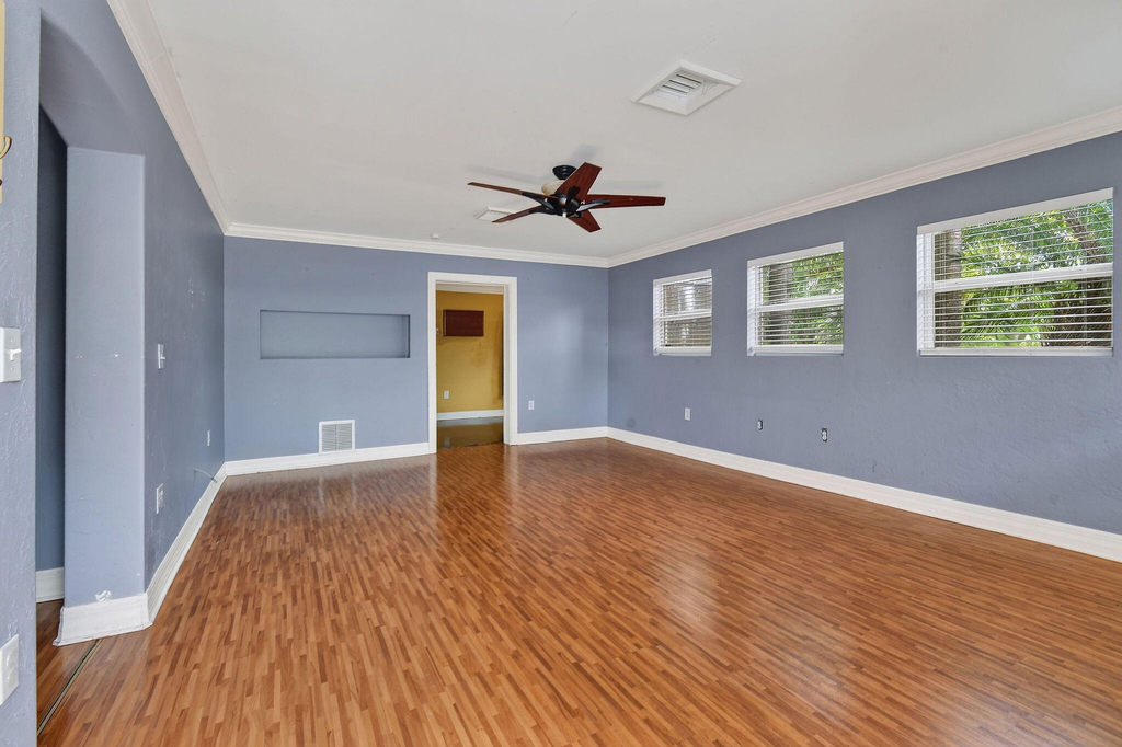 1005 Selkirk Street - Photo 3