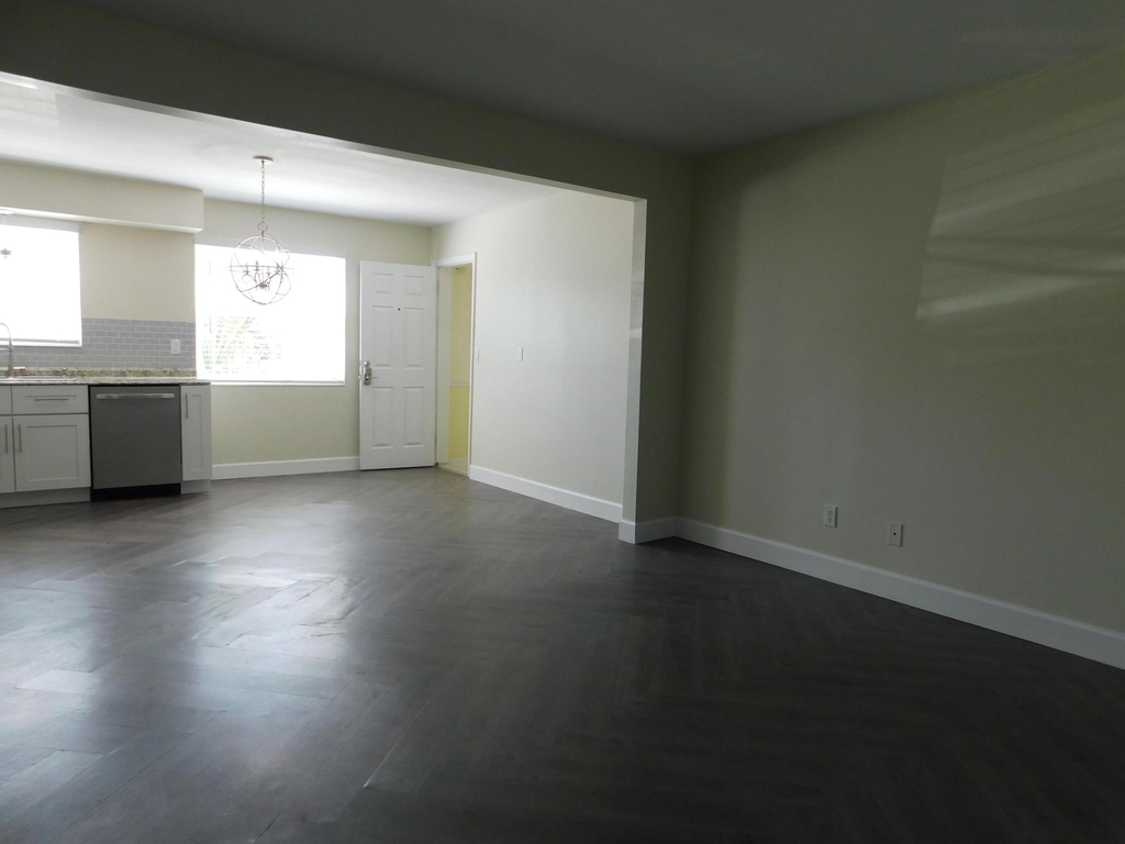 741 Hummingbird Way - Photo 7