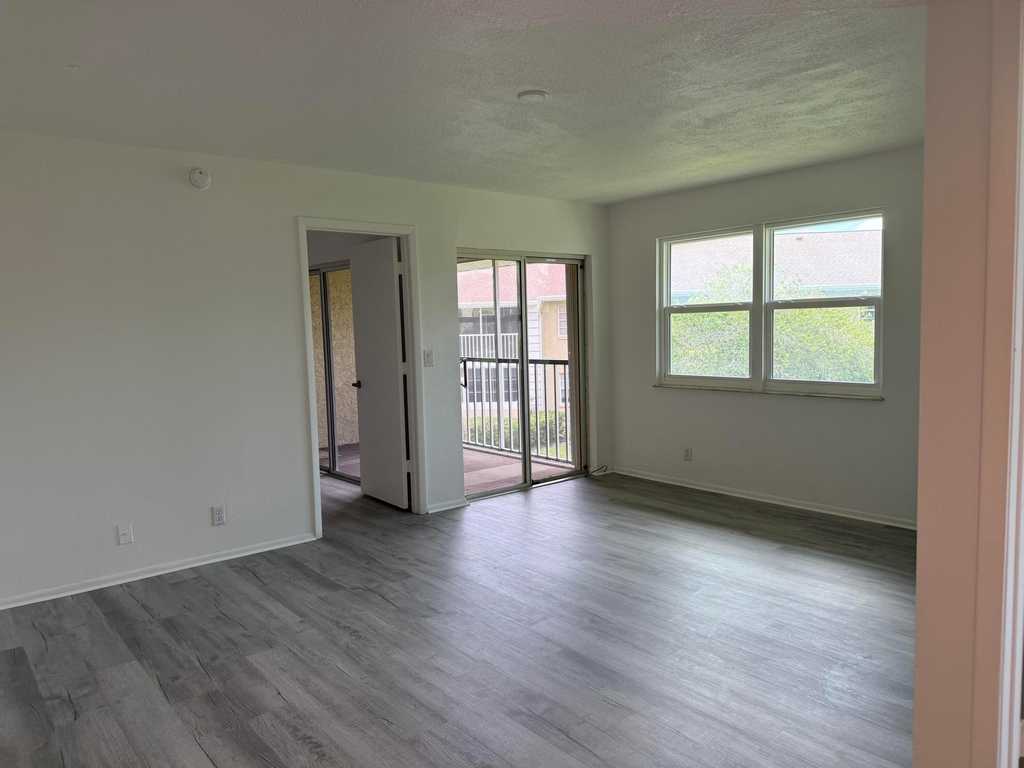 1536 Se Royal Green - Photo 3