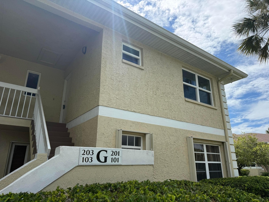 1536 Se Royal Green - Photo 0