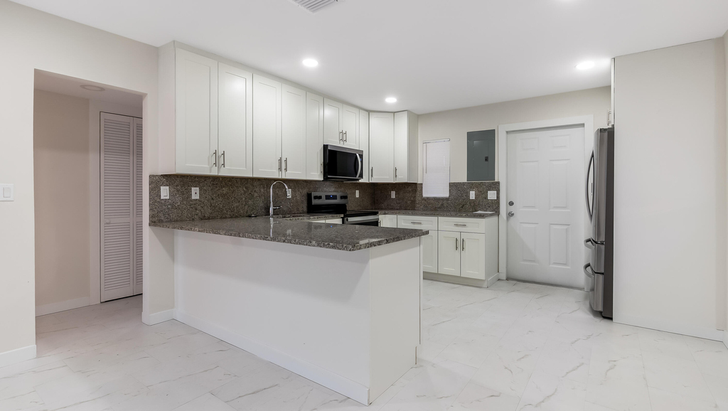 611 Ne 34th Street - Photo 5
