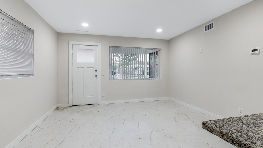 611 Ne 34th Street - Photo 9