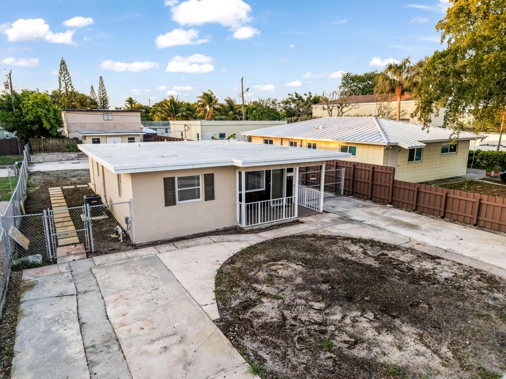 611 Ne 34th Street - Photo 3