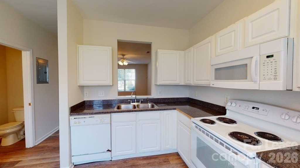 5545 Seths Drive - Photo 3