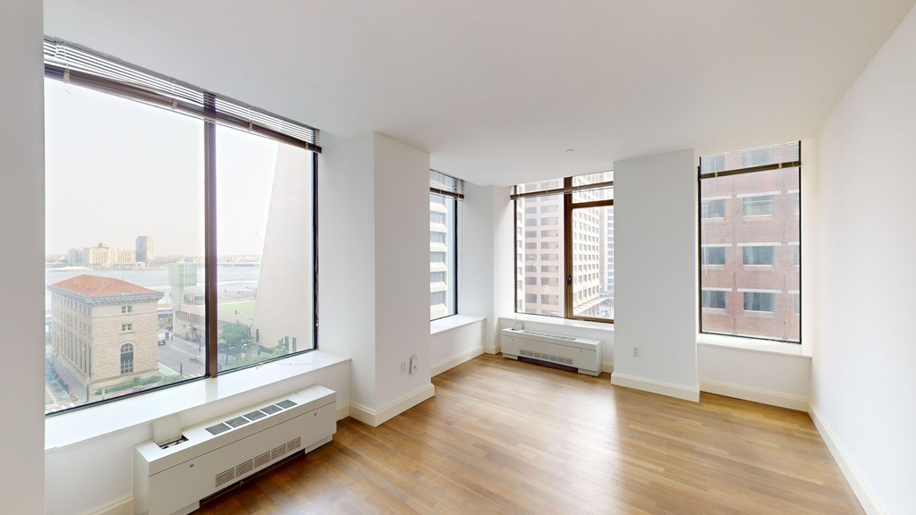 10 Hanover Square - Photo 2