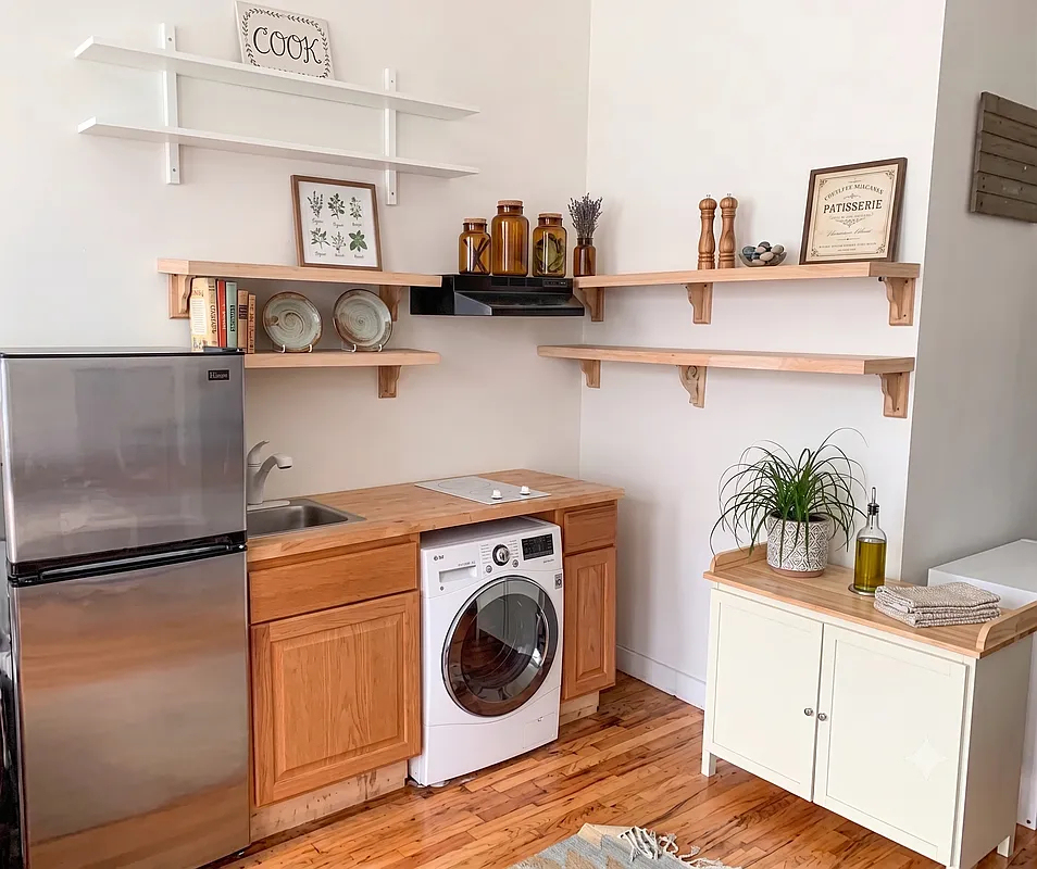 735 Saint Nicholas - Photo 1