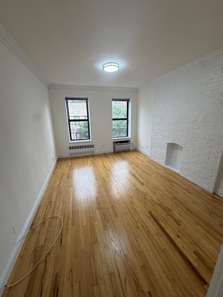 East 83rd Street - Photo 5