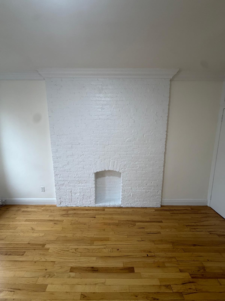 East 83rd Street - Photo 8