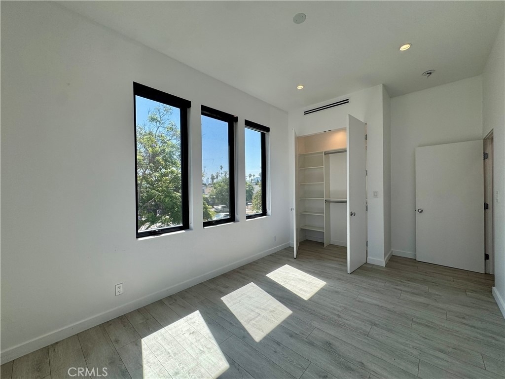 143 N Ardmore Avenue - Photo 18