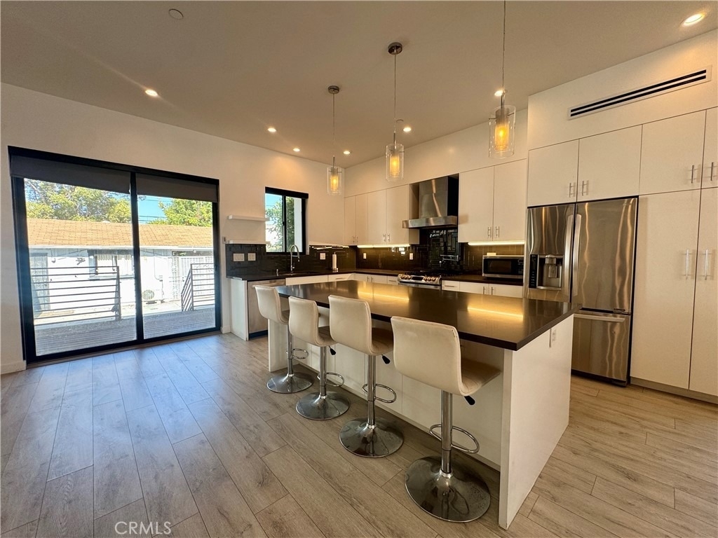 143 N Ardmore Avenue - Photo 4