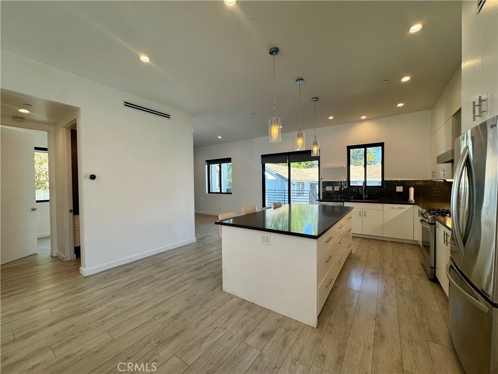 143 N Ardmore Avenue - Photo 7
