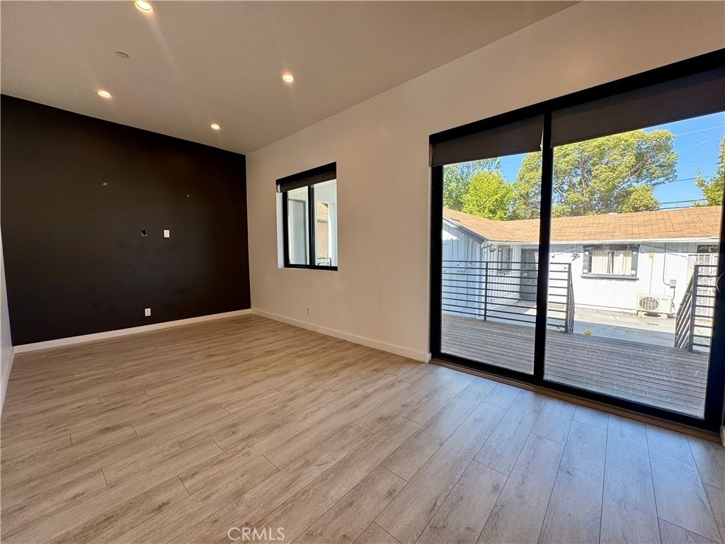 143 N Ardmore Avenue - Photo 6