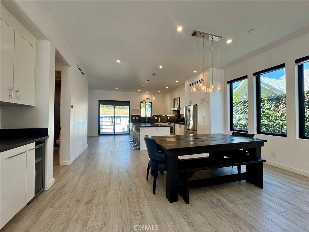 143 N Ardmore Avenue - Photo 2