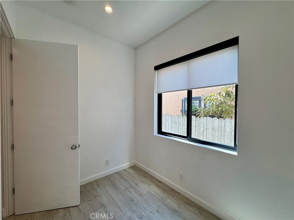 143 N Ardmore Avenue - Photo 9