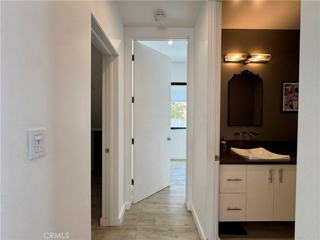 143 N Ardmore Avenue - Photo 8