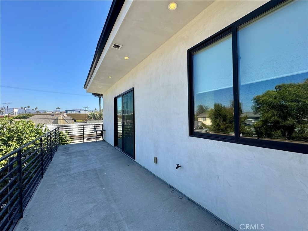 143 N Ardmore Avenue - Photo 17
