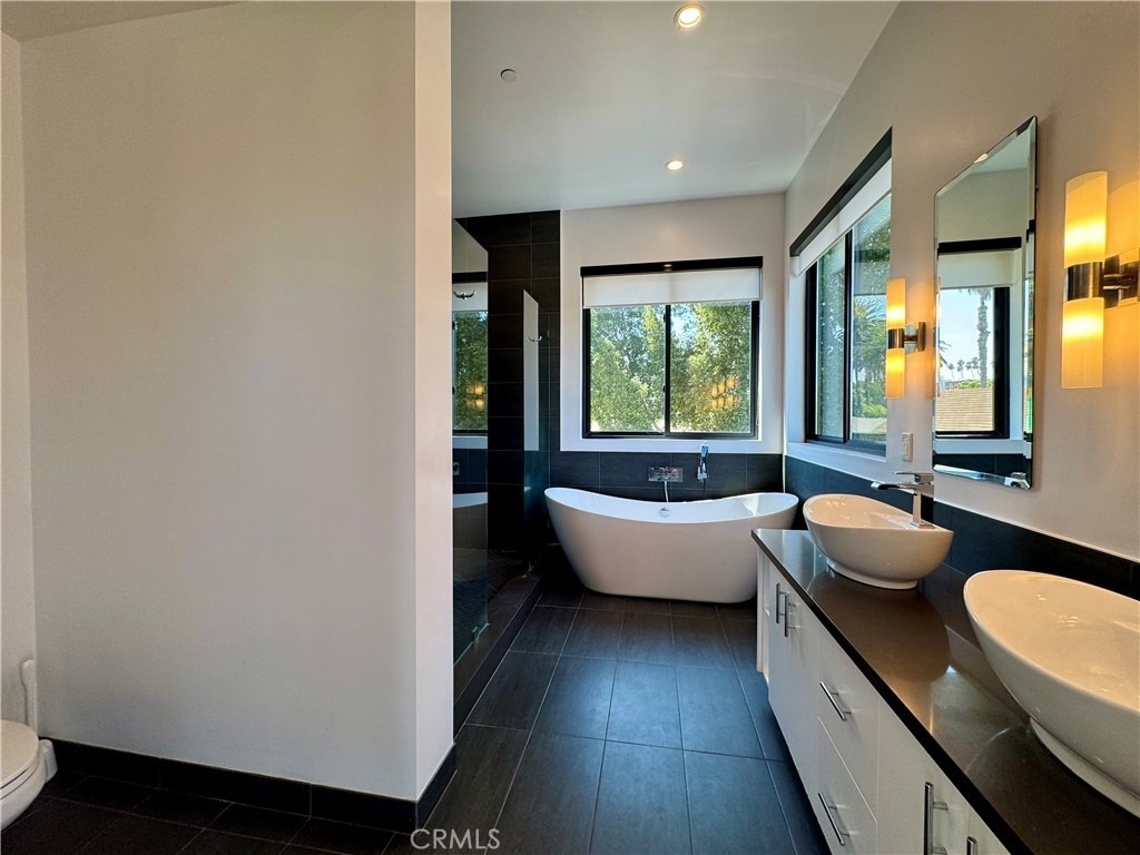143 N Ardmore Avenue - Photo 16