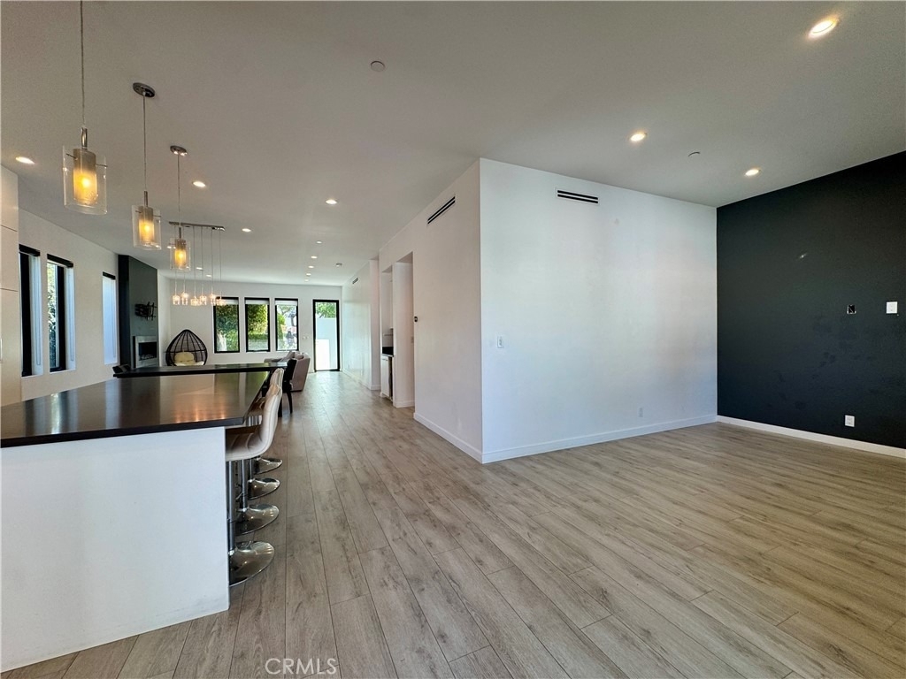 143 N Ardmore Avenue - Photo 5