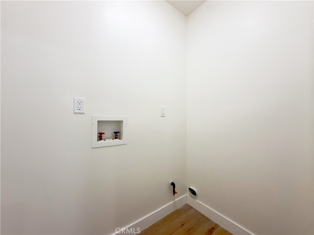 320 E Marshall Street - Photo 9
