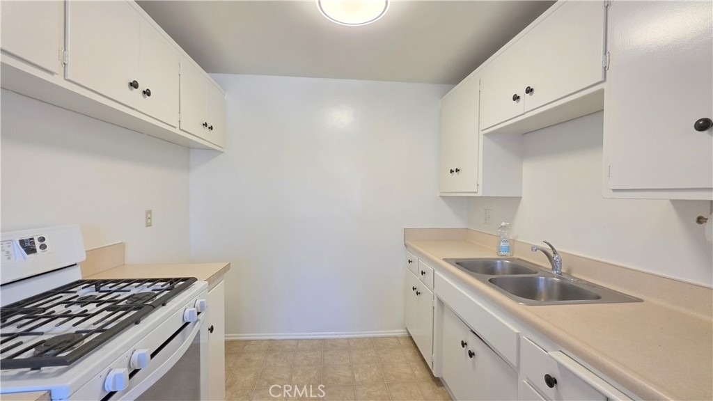 1086 Springfield Street - Photo 4