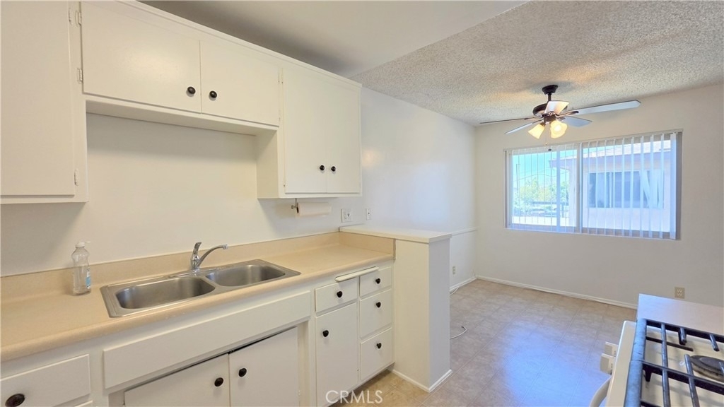 1086 Springfield Street - Photo 6