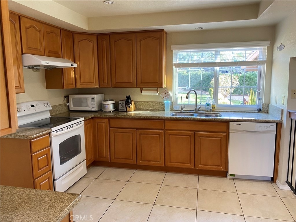 840 Bridle Drive - Photo 4